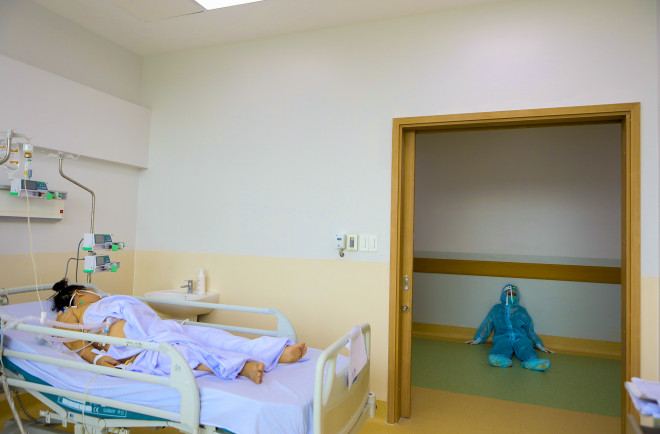 Hành trình giành lại sự sống ở "lằn ranh sinh tử" cho bệnh nhân COVID-19 - 11