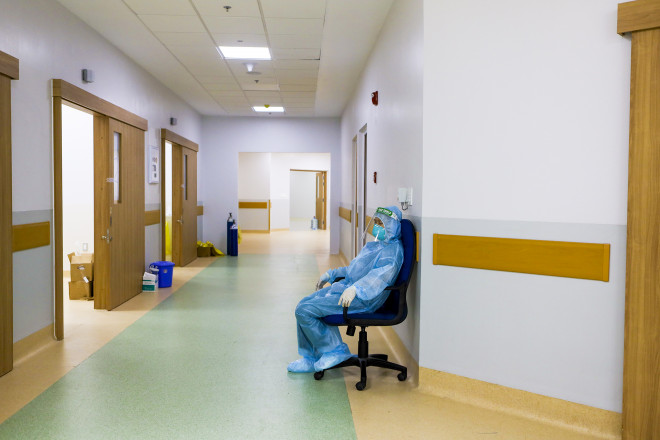 Hành trình giành lại sự sống ở "lằn ranh sinh tử" cho bệnh nhân COVID-19 - 12