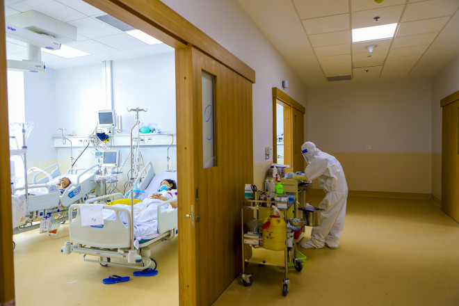 Hành trình giành lại sự sống ở "lằn ranh sinh tử" cho bệnh nhân COVID-19 - 15