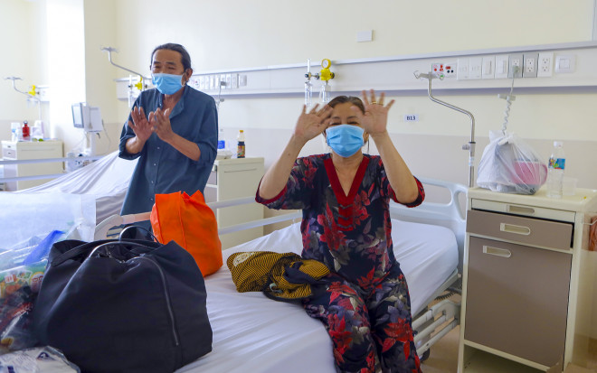 Hành trình giành lại sự sống ở "lằn ranh sinh tử" cho bệnh nhân COVID-19 - 18