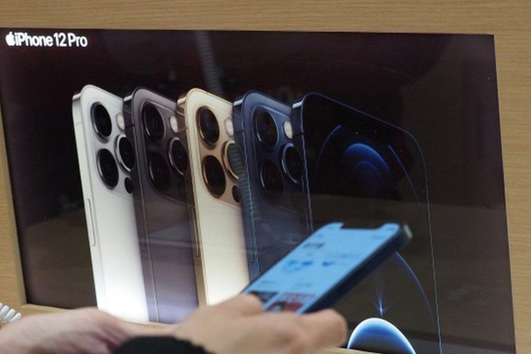 Apple hốt bạc từ iPhone bất chấp thiếu hụt nguồn cung - 1