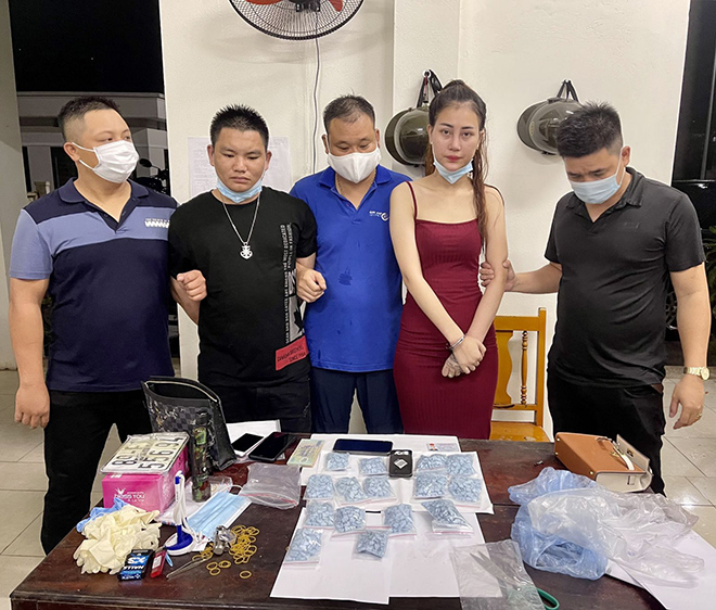 Cô gái xinh đẹp trốn nã bị bắt vì &#34;ngựa quen đường cũ&#34; - 1