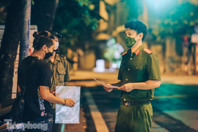 Xuyên đêm kiểm tra lý do người dân Thủ đô ra đường - 3
