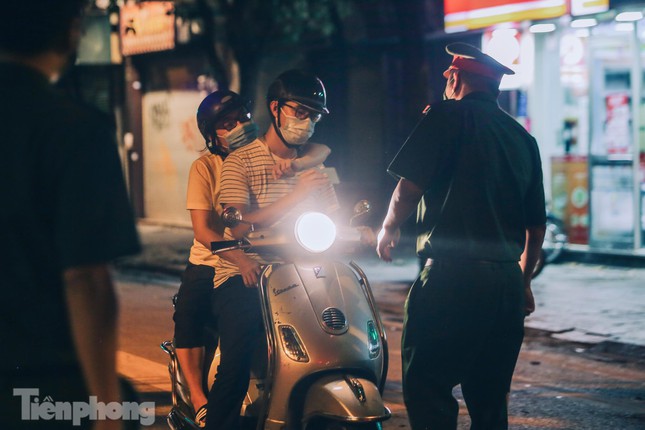 Xuyên đêm kiểm tra lý do người dân Thủ đô ra đường - 4