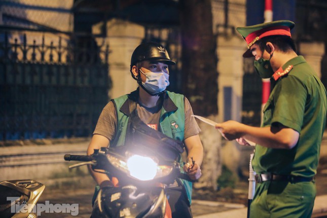 Xuyên đêm kiểm tra lý do người dân Thủ đô ra đường - 21