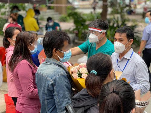 VÀO ĐIỂM NÓNG COVID-19: Tín hiệu vui từ những ngày gian khó - 2