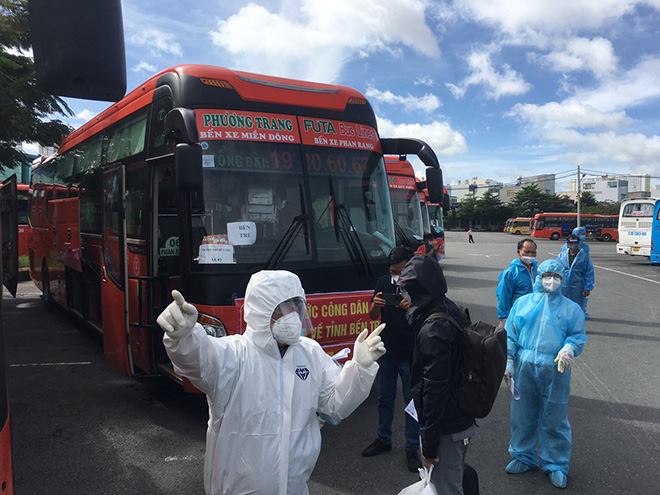 Hơn 300 người dân Bến Tre rời TP.HCM về quê trên chuyến xe đặc biệt - 7