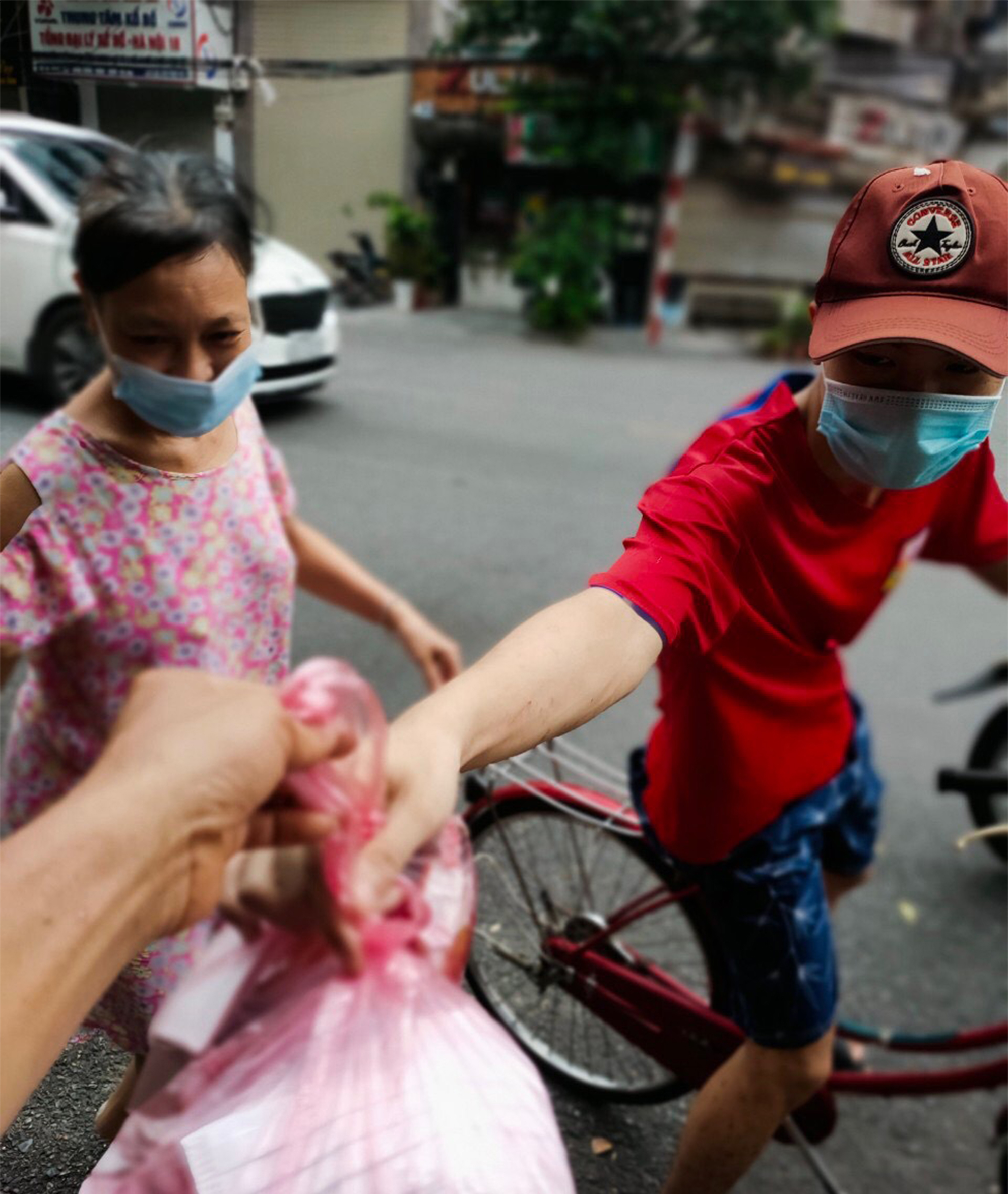 Gói mì tôm lan tỏa yêu thương của người Hà Nội giữa dịch COVID-19 - 10