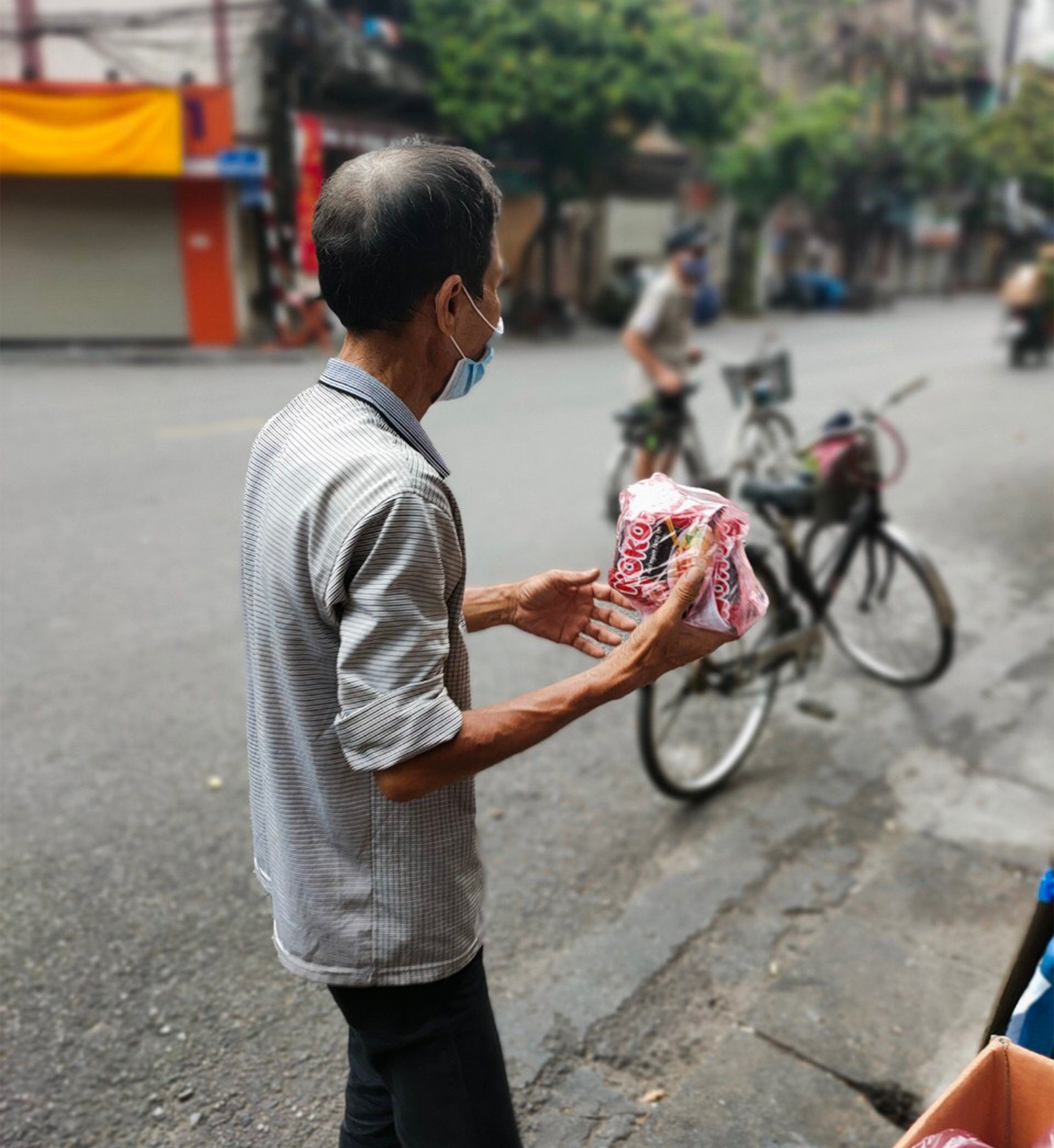 Gói mì tôm lan tỏa yêu thương của người Hà Nội giữa dịch COVID-19 - 11