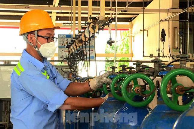 Cận cảnh nhà máy sản xuất oxy y tế 'khổng lồ' phục vụ bệnh viện điều trị COVID-19 - 5