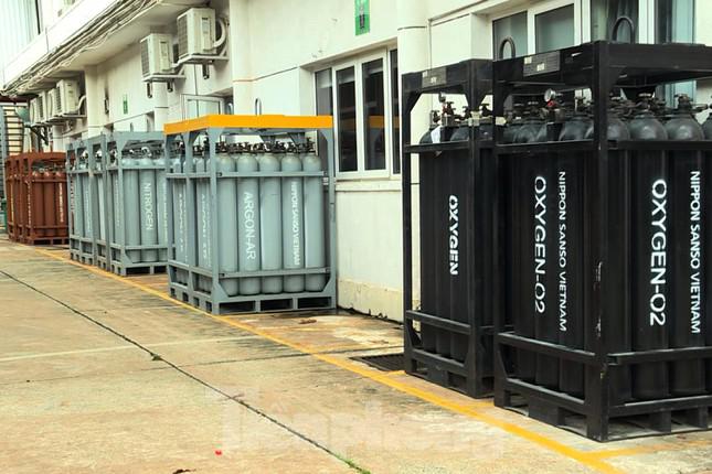 Cận cảnh nhà máy sản xuất oxy y tế 'khổng lồ' phục vụ bệnh viện điều trị COVID-19 - 2