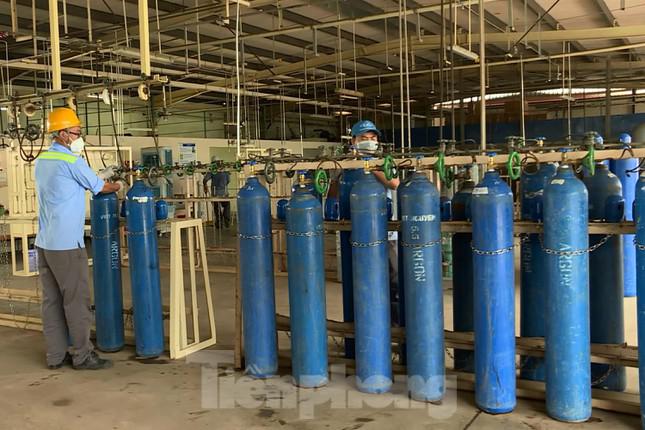 Cận cảnh nhà máy sản xuất oxy y tế 'khổng lồ' phục vụ bệnh viện điều trị COVID-19 - 6