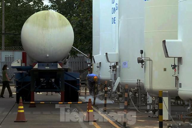 Cận cảnh nhà máy sản xuất oxy y tế 'khổng lồ' phục vụ bệnh viện điều trị COVID-19 - 10