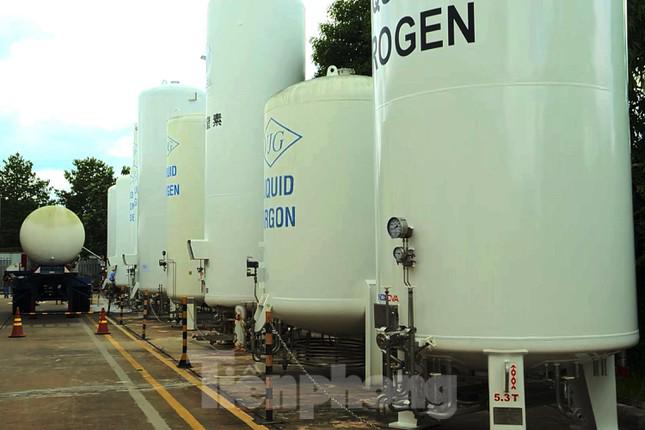 Cận cảnh nhà máy sản xuất oxy y tế 'khổng lồ' phục vụ bệnh viện điều trị COVID-19 - 14