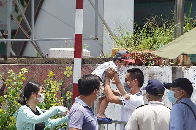 Hà Nội: Tạm phong toả một phường có dân quân trực chốt dương tính với SARS-CoV-2 - 4