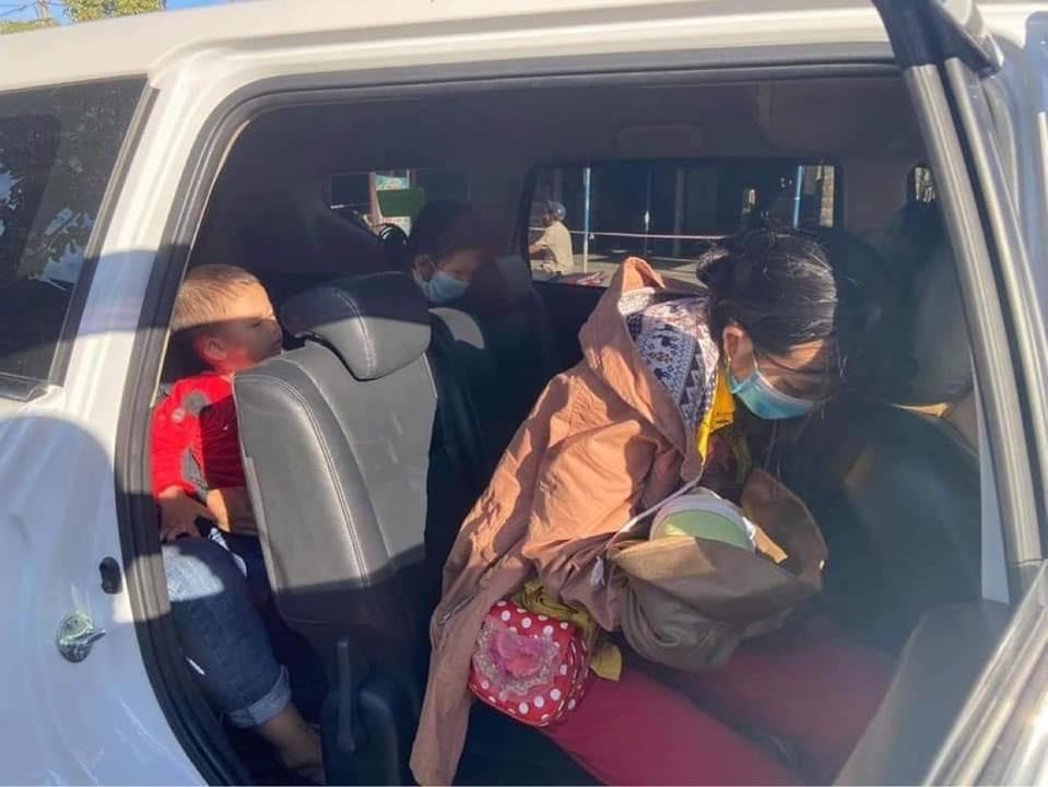 Cặp vợ chồng bế con 10 ngày tuổi đi xe máy từ Bình Dương đã về đến Nghệ An - 2