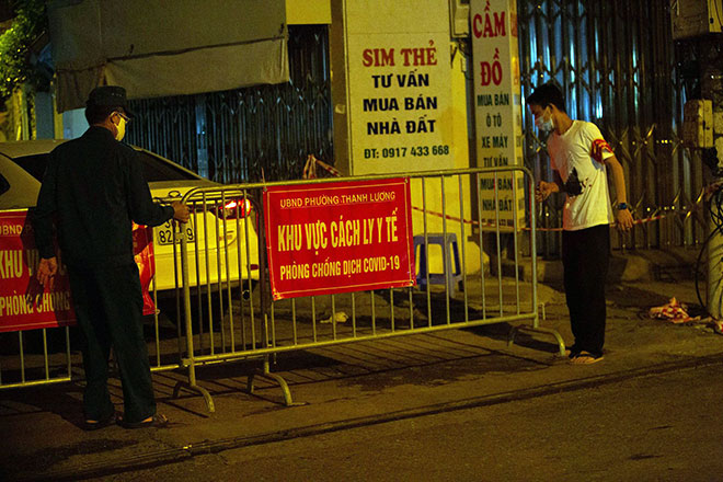 Hà Nội: Tạm phong tỏa con ngõ do nhiều ca dương tính với SARS-CoV-2 tại một công ty - 2