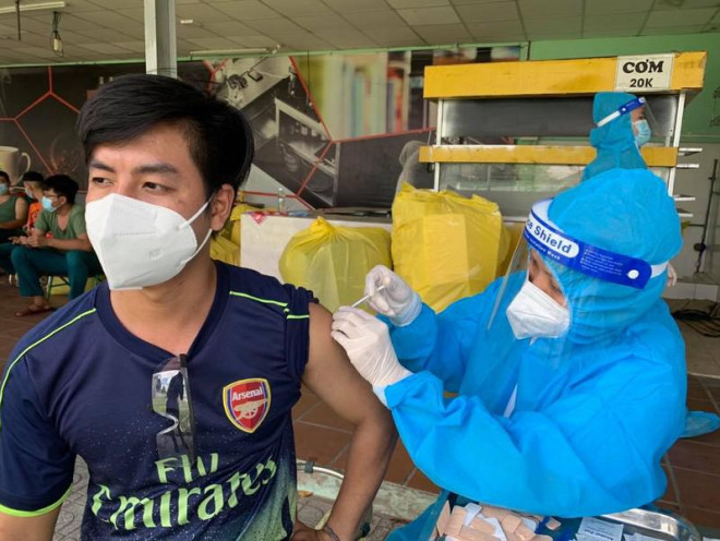Phó Chủ tịch TP.HCM Dương Anh Đức: Việc tiêm vaccine là trên tinh thần tự nguyện - 1