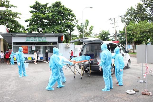 TPHCM chuyển trọng tâm từ đếm ca dương tính sang chiến lược điều trị, hạn chế tử vong - 2