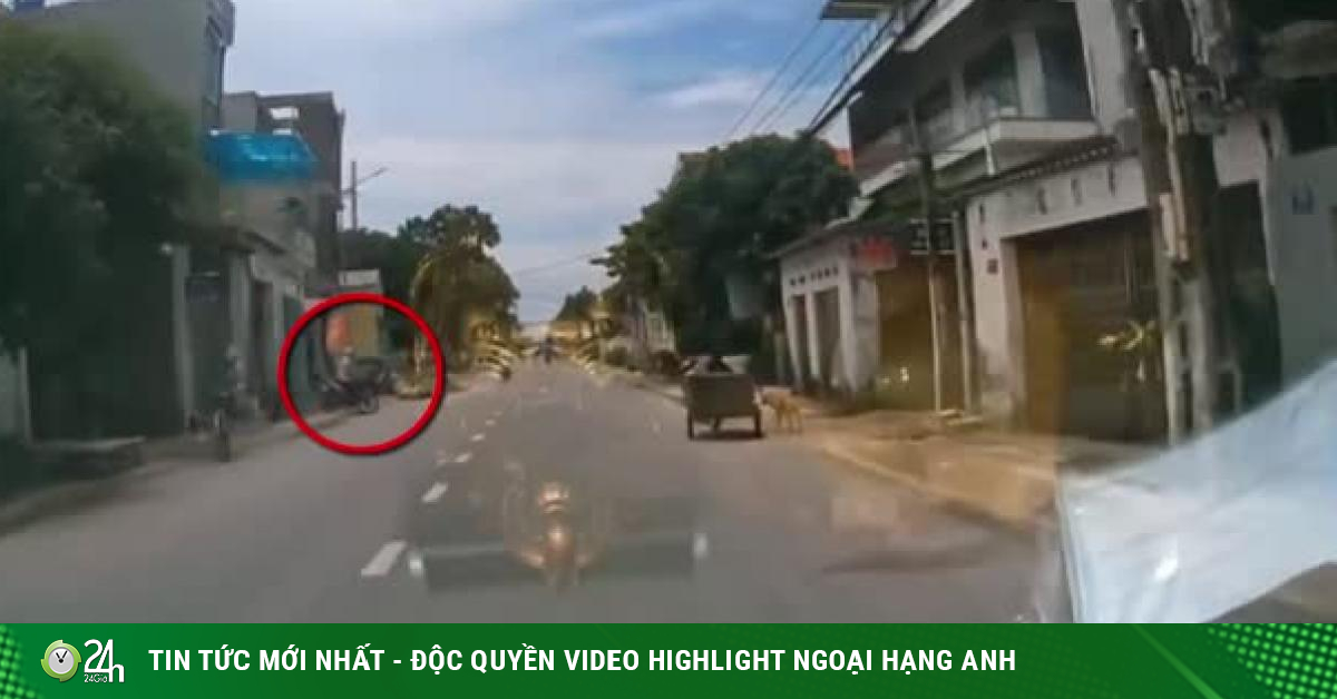 Clip: Tông "ninja" lao xe ra đường như tự sát, xe máy văng trúng ô tô - Vimarsana News