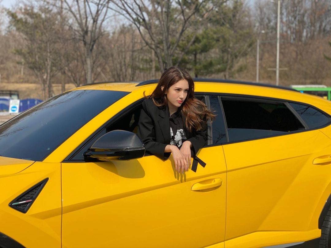&#34;Thiên thần lai&#34; sở hữu Lamborghini ở tuổi 19: Mặt xinh, body “vàng mười” hot nhất xứ Hàn - 7