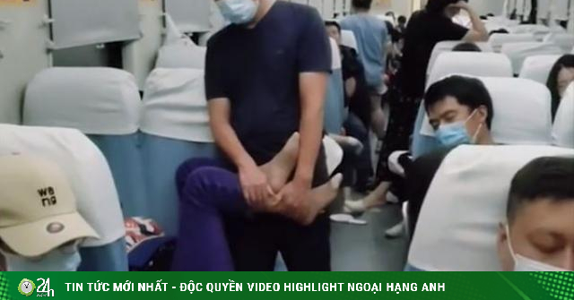 Clip: Chồng có hành động dành cho vợ trên tàu khiến ai cũng xuýt xoa