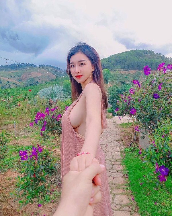 Hot girl Việt gây xôn xao trang mạng Trung Quốc vì thời trang táo bạo - 1