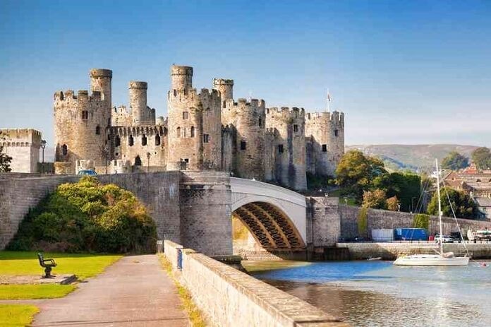Lời đồn về những bóng ma bên trong lâu đài huyền bí nhất xứ Wales - 3