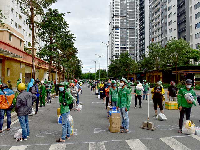 TP.HCM: Shipper được hỗ trợ đến 2 triệu đồng nếu đi giao hàng bị phạt - 1