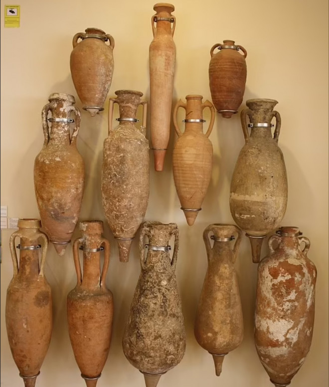 Kho báu "tàu ma": đầy bình rượu quý, 2.200 năm vẫn nguyên vẹn khó tin - 2