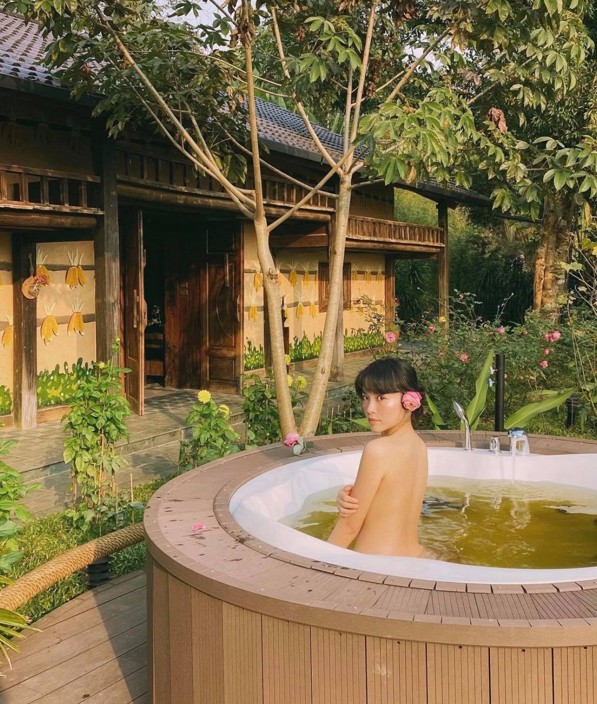 Bạn gái cơ trưởng trẻ nhất Việt Nam duy trì bí quyết tắm đặc biệt để da đẹp mướt mát - 5
