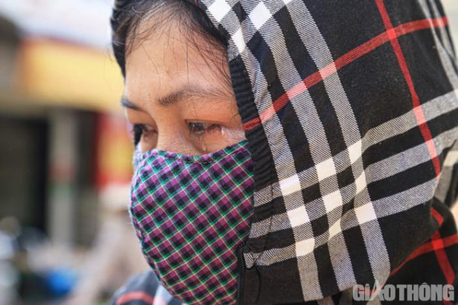 Hà Nội: Người lao động bật khóc khi nhận gạo, trứng giữa ngày giãn cách XH - 4