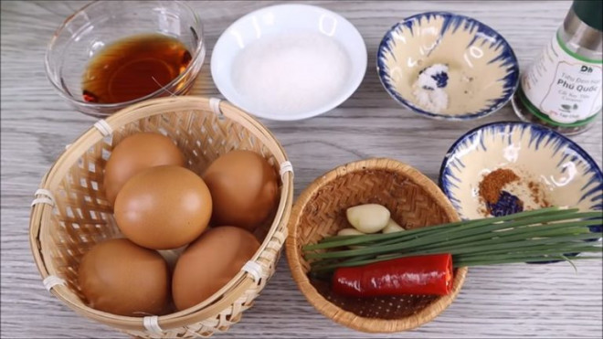 Trứng chiên thử kết hợp với thứ nước sốt dễ làm này, đảm bảo thơm ngon, mềm mịn và vô cùng hao cơm - 1