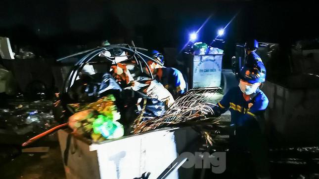 Đêm không ngủ của công nhân môi trường Hà Nội - 12