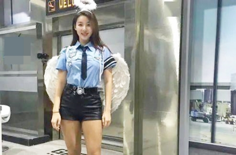 "Hoa hậu cảnh sát Hàn Quốc" siêu gợi cảm khi rời áo đồng phục nhờ ăn ngủ ở phòng tập - 1