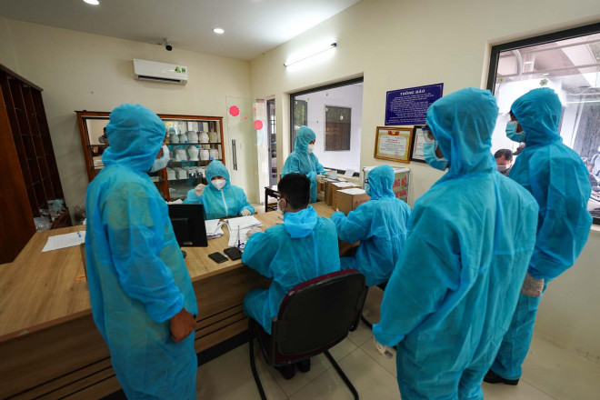 Cận cảnh hành trình đưa tro cốt người mất vì Covid-19 về nhà - 2