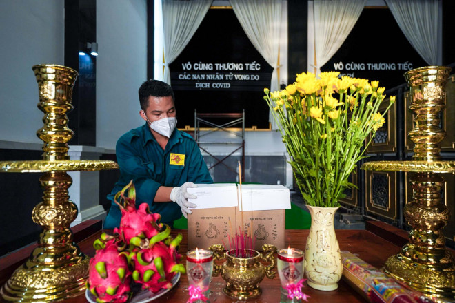 Cận cảnh hành trình đưa tro cốt người mất vì Covid-19 về nhà - 5