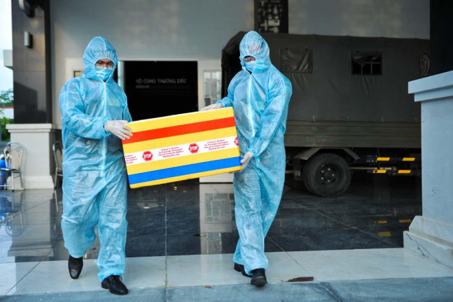 Cận cảnh hành trình đưa tro cốt người mất vì Covid-19 về nhà - 3