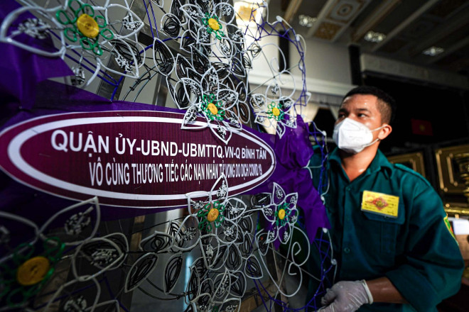 Cận cảnh hành trình đưa tro cốt người mất vì Covid-19 về nhà - 8