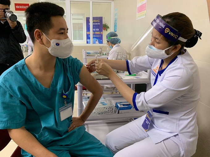 Việt Nam tiếp nhận thêm 494.400 liều vắc-xin phòng COVID19 - 1