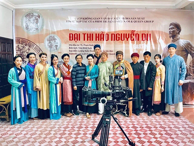Thạc sĩ Quản lý văn hoá Hồ Như Quỳnh, Chủ tịch tập đoàn Queen Group cùng ekip sáng lập và đầu tư sản xuất phim “Đại Thi Hào Nguyễn Du” - 1