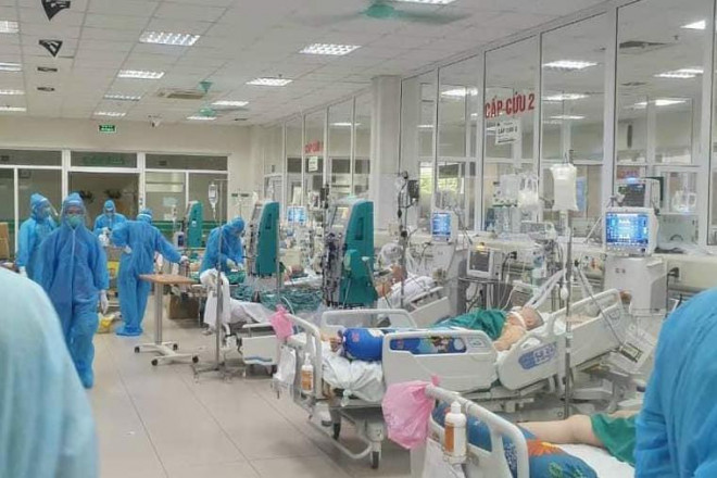 Câu chuyện xúc động của vợ chồng lớn tuổi mắc COVID-19 ở phòng cấp cứu - 2