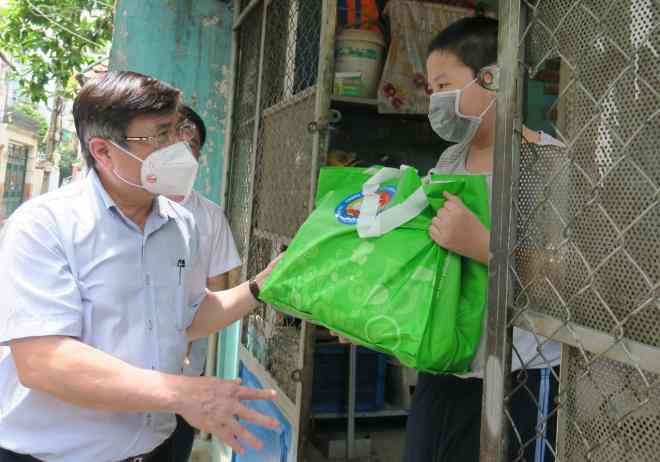 Giãn cách xã hội thêm 1 tháng, TP HCM chống dịch thế nào? - 2