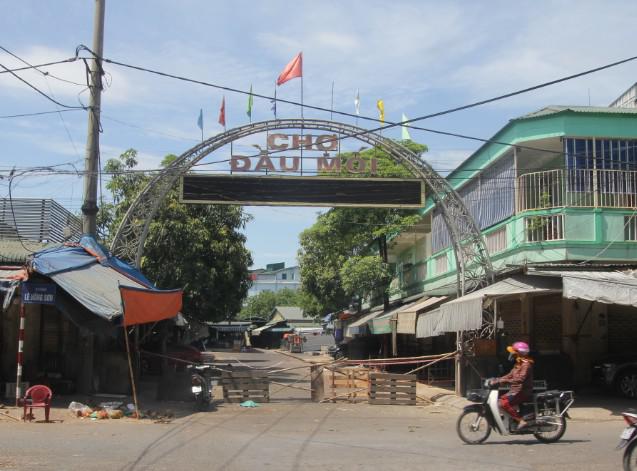 Thêm 3 tiểu thương chợ đầu mối dương tính SARS-CoV-2, xét nghiệm 1.865 người liên quan - 1