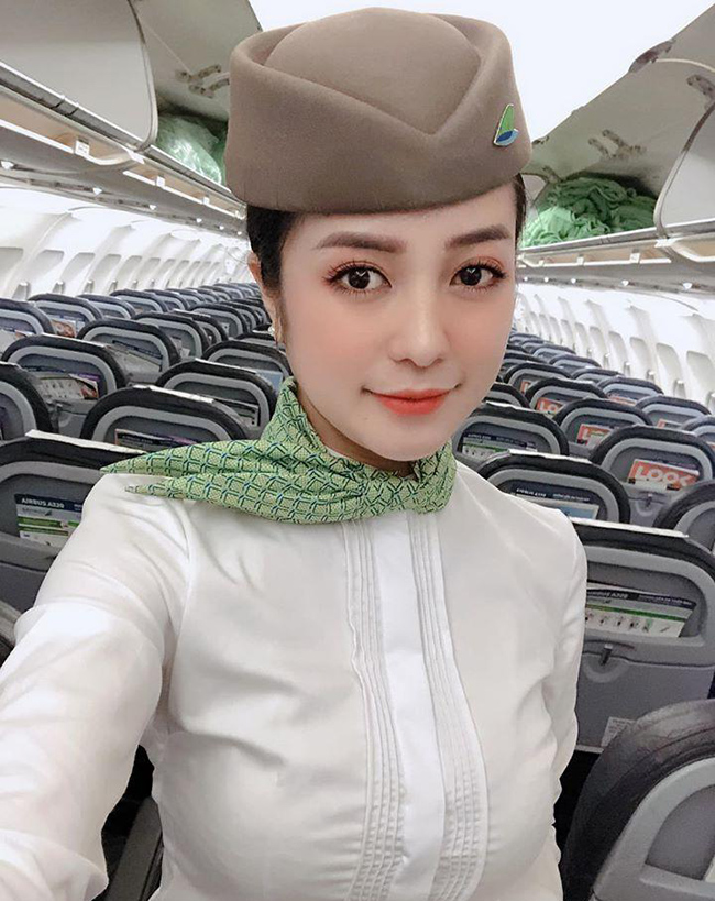Nguyễn Thanh Thuỷ (sinh năm 1997) là nữ tiếp viên hàng không nổi tiếng trong cộng đồng mạng do từng xuất hiện xinh đẹp, rạng ngời do khoảnh khắc bị quay lén.
