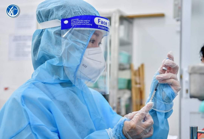 Vì sao người đàn ông ở Gò Vấp tiêm 2 mũi vắc-xin Vero Cell trong 1 phút? - 1