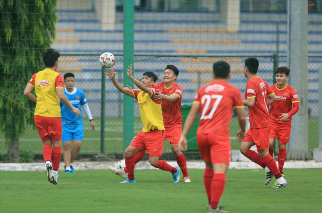HLV Park Hang-seo tăng ‘thép’ cho tuyến giữa đội tuyển Việt Nam - 1