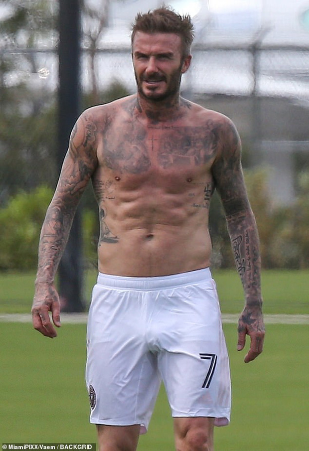 U50 David Beckham vẫn giữ được cơ bắp &#34;đá tảng&#34; nhờ bài tập này - 1