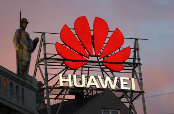 Huawei bị cáo buộc ép công ty Mỹ cài đặt backdoor? - 1