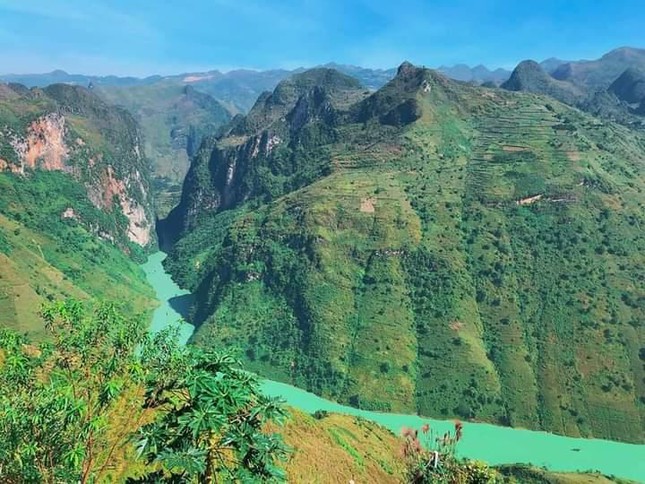 Đến Hà Giang ngắm sông Nho Quế: Cảnh đẹp như vừa đi lạc vào một thước phim điện ảnh - 1